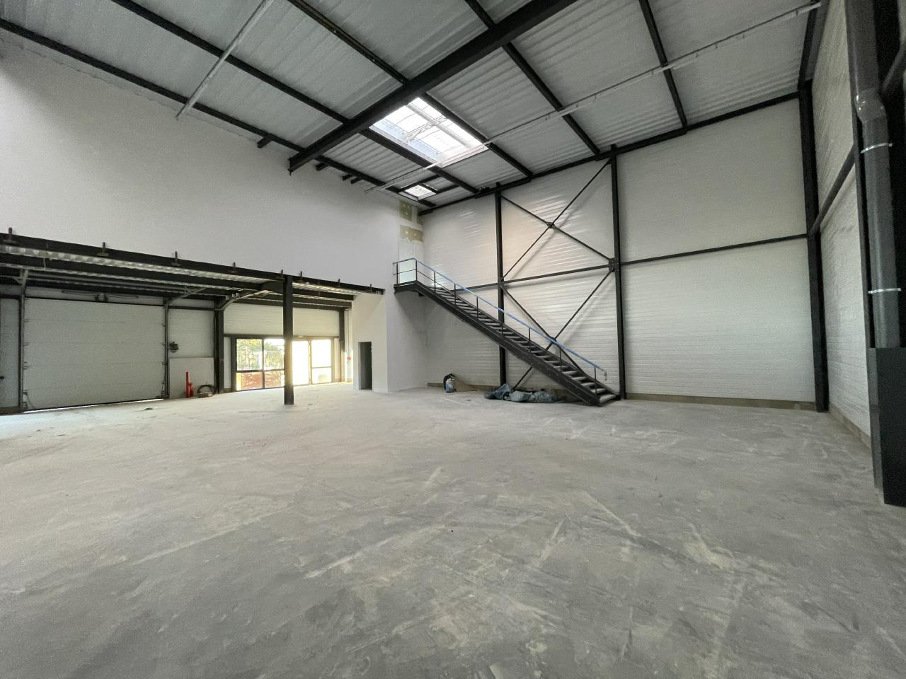 Local d'activité Saint-Quentin-Fallavier 1740m² Location local d'activité Saint-Quentin-Fallavier Isère OLACT2316912 5